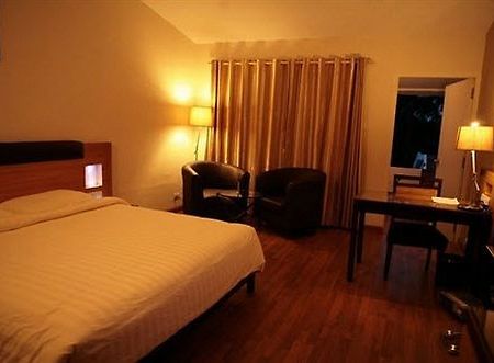 Deccan Plaza Hotel - Утакаманд Экстерьер фото