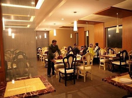 Deccan Plaza Hotel - Утакаманд Экстерьер фото
