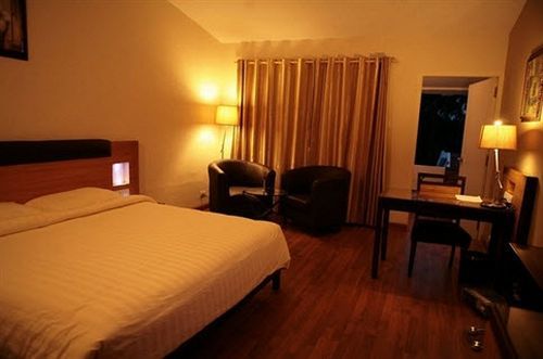 Deccan Plaza Hotel - Утакаманд Экстерьер фото