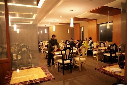 Deccan Plaza Hotel - Утакаманд Экстерьер фото